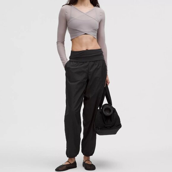 NWT New with Tags Lululemon Lightweight Foldover-Waist Jogger Size M - Picture 1 of 1